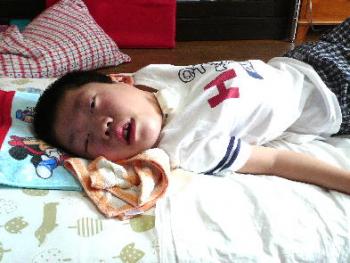 ファイル名: 20110617-1.jpg
ファイルサイズ: 19.1KB 起きなきゃ!