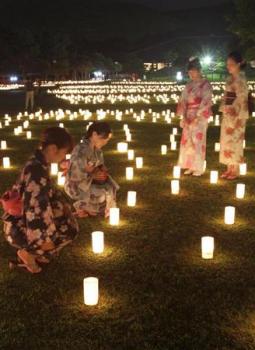 20110新聞に姉ちゃん達の写真が良い感じに写っていた