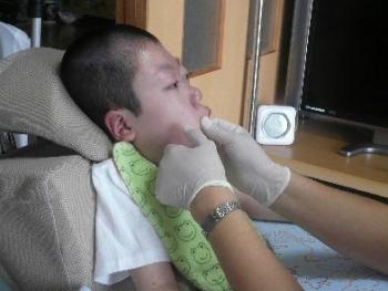 ファイル名: 20110922-1.jpg
ファイルサイズ: 14.4KB 口腔ケア中