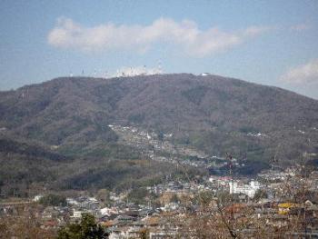 ファイル名: 20120204-1.jpg
ファイルサイズ: 16.3KB 病院の窓から見える生駒山
