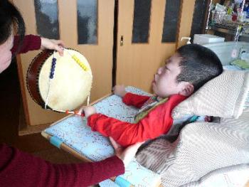 ファイル名: 20120308-1.jpg
ファイルサイズ: 19.4KB 太鼓を叩いたり