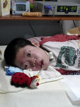 ファイル名: 20120522-2.jpg
ファイルサイズ: 18KB 創太はあまり日食には興味なさそうで・・・でも体調は良好!