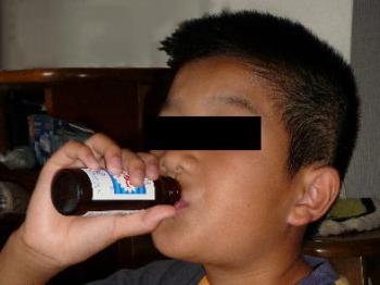 ファイル名: 20120710-1.jpg
ファイルサイズ: 12.2KB グビっと一気に飲んでいた