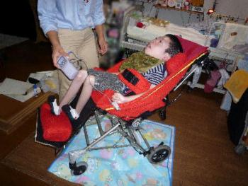 ファイル名: 20121009-1.jpg
ファイルサイズ: 20KB 創太もバギーに乗ったり降りたりして協力