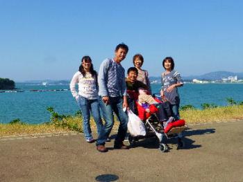 ファイル名: 20121021-1.jpg
ファイルサイズ: 16.1KB お食事の後に皆で撮った一枚