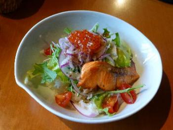 ファイル名: 20121110-2.jpg
ファイルサイズ: 16KB 「いくらと秋鮭丼」をいただきました。