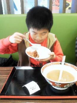 ファイル名: 20121203-1.jpg
ファイルサイズ: 16.2KB ちょっと地味目のショッピングモールで、お昼を食べた