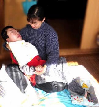 ファイル名: 20121206-2.jpg
ファイルサイズ: 18.2KB 創太の顔にも時々スポットライトみたいに陽が当たっていた。