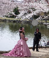 ファイル名: 20130401-3.jpg
ファイルサイズ: 13.1KB ウエディングドレス姿で写真撮影してるところに遭遇