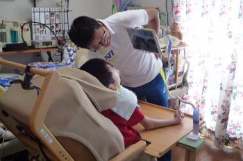 ファイル名: P1010514.jpg
ファイルサイズ: 16.9KB 通学のお友達とiPadを使ってテレビ電話を楽しんだ