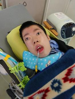 ファイル名: 6274.jpg
ファイルサイズ: 17.8KB 創太も髪をワックスで立てて貰ったり、眉を描いて貰ったり
