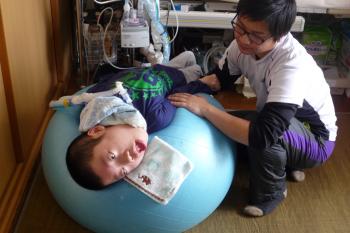 ファイル名: P1010785.jpg
ファイルサイズ: 15.8KB バランスボールでユラユラして全身リラックス