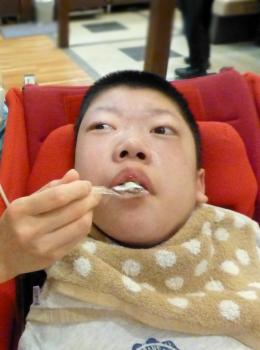 ファイル名: 1358012276_20130112-3.jpg
ファイルサイズ: 57.6KB
→クリックで元のサイズを表示 ボクもアイスクリームをいただきました。