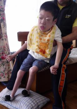 ファイル名: 20130517-1.jpg
ファイルサイズ: 496.7KB
→クリックで元のサイズを表示 座位の姿勢になってから、シャキっとしてきた。