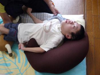 ファイル名: 20130517-2.jpg
ファイルサイズ: 67.3KB
→クリックで元のサイズを表示 早起きしたせいで、少し眠そうな創太。
