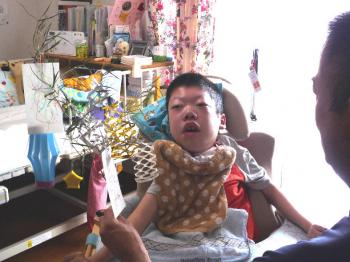ファイル名: 1373132273_20130705-1.jpg
ファイルサイズ: 91.8KB
→クリックで元のサイズを表示 七夕の笹飾り作りを楽しんだ