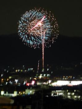 ベランダから花火大会のが花火が見えてキレイらしかった！（長時間露光）