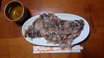 健太は、ばあちゃんに「お好み焼きが食べたいなぁ」と言ったそうで、さっそく作って貰っていた。