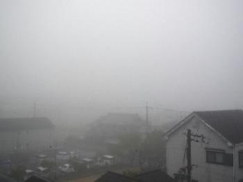 ファイル名: 20140203-01.jpg
ファイルサイズ: 24.9KB
→クリックで元のサイズを表示 凄い霧で、外は真っ白