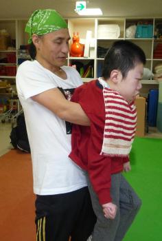 ファイル名: 20140212-01.jpg
ファイルサイズ: 64.9KB
→クリックで元のサイズを表示 先生と一緒に色んな動きを頑張っていた。