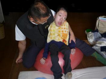 ファイル名: 20140213-02.jpg
ファイルサイズ: 55KB
→クリックで元のサイズを表示 バルーンに座って姿勢をキープ