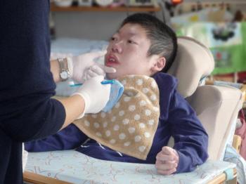 ファイル名: 20140220-01.jpg
ファイルサイズ: 63.9KB
→クリックで元のサイズを表示 口腔ケア。最初から最後までリラックスした表情だった。