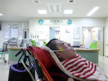 ファイル名: 20140305-01.jpg
ファイルサイズ: 75.4KB
→クリックで元のサイズを表示 予約の時間の30分前ぐらいに到着した(写真では空いている様に見えますが・・・)
