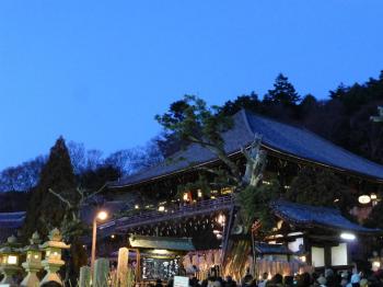 ファイル名: 20140314-01.jpg
ファイルサイズ: 76.8KB
→クリックで元のサイズを表示 少し早めに着いたのだけど、すでにたくさんの人が見に来ていた。