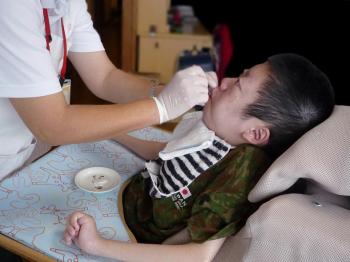 創太の口腔ケア。舌の動きが良くゴックンの回数も多い