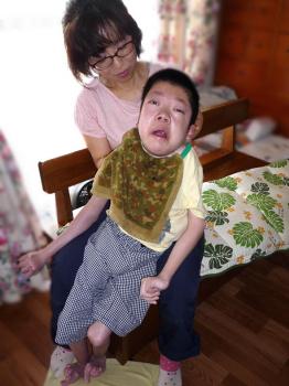 ファイル名: 20140711-01.jpg
ファイルサイズ: 75.2KB
→クリックで元のサイズを表示 先生の手を腰や脇腹に当てて貰ってる時が一番気持ち良さそうにしていた。