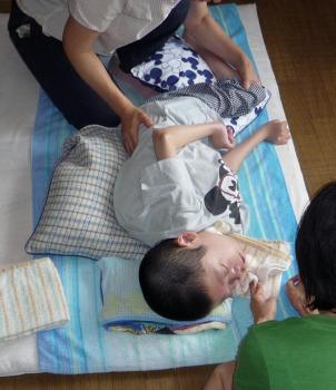 ファイル名: 20140808-01.jpg
ファイルサイズ: 87.8KB
→クリックで元のサイズを表示 数分後に「今寝てたかも・・・」って表情で目を覚ましていたのが可笑しかった。