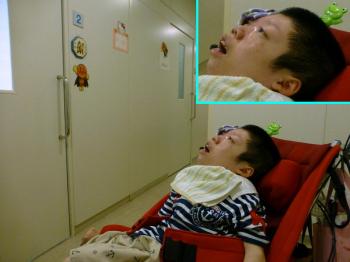 ファイル名: 20140906-01.jpg
ファイルサイズ: 55.2KB
→クリックで元のサイズを表示 なんと「蚊」に刺されたのでタオルで冷やしてます。(小児外科中待合で)