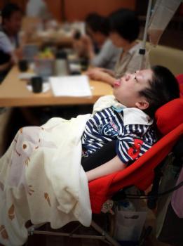 ファイル名: 20140914-01.jpg
ファイルサイズ: 54KB
→クリックで元のサイズを表示 お兄ちゃんがお寿司をご馳走してくれた。