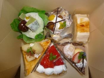 ファイル名: 20141203-04.jpg
ファイルサイズ: 72KB
→クリックで元のサイズを表示 ケーキも美味しかったよ。