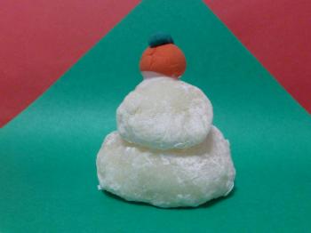 ファイル名: 20141215-01.jpg
ファイルサイズ: 39.6KB
→クリックで元のサイズを表示 お餅でミニの鏡餅を作らせてもらった。