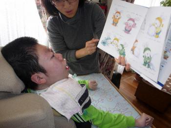 ファイル名: 20150206-02.jpg
ファイルサイズ: 79.5KB
→クリックで元のサイズを表示 可愛いお話を読んで貰ってほっこり