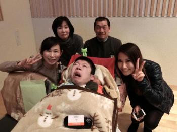 ファイル名: 20150214-02.jpg
ファイルサイズ: 75.8KB
→クリックで元のサイズを表示 みんなで記念写真も撮った。