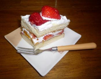 ファイル名: 20150304-02.jpg
ファイルサイズ: 69.8KB
→クリックで元のサイズを表示 わなケーキを食べた イチゴが甘くて美味しかった~