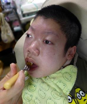 ファイル名: 20150518-07.jpg
ファイルサイズ: 71.9KB
→クリックで元のサイズを表示 ケーキを少し食べました