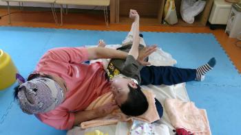 ファイル名: 20150601-01.jpg
ファイルサイズ: 60.4KB
→クリックで元のサイズを表示 ヨガっぽいポーズに見えたので、写真をパチリ。