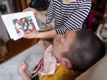 ファイル名: 20150609-01.jpg
ファイルサイズ: 81.9KB
→クリックで元のサイズを表示 創太は、沢山の写真をじっくり見ていた。