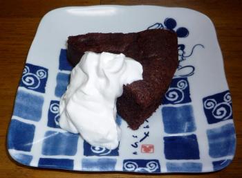 夕飯が済んでから、チョコケーキを食べた。父の日だったので久々に焼いてみた。みんな喜んでくれて良かったよ～