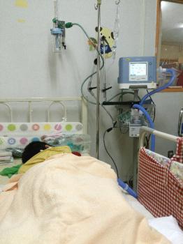 ファイル名: 20150727-01.jpg
ファイルサイズ: 82KB
→クリックで元のサイズを表示 取り敢えず呼吸器に繋いで貰って