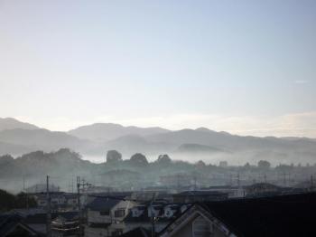 ファイル名: 20151207-02.jpg
ファイルサイズ: 31.8KB
→クリックで元のサイズを表示 晴れてくれて良かった~(朝の霞)