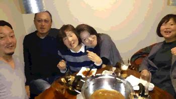 ファイル名: 20160203-01.jpg
ファイルサイズ: 55.6KB
→クリックで元のサイズを表示 南の島から帰ってきたお友達を囲んでの楽しい飲み会