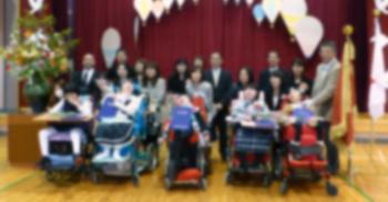 中学部のお友達と先生方との写真撮影