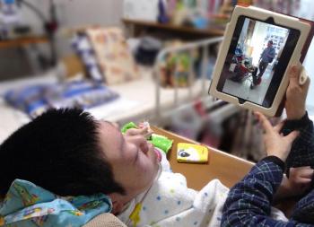 ファイル名: 20161108-01.jpg
ファイルサイズ: 67.1KB
→クリックで元のサイズを表示 iPad で文化祭の様子を見た