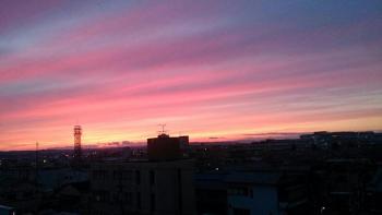 ファイル名: 20170612-01.jpg
ファイルサイズ: 30.9KB
→クリックで元のサイズを表示 夕方、買い物へ行くときとても綺麗な夕焼けが見れた!