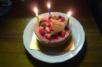 ファイル名: 20170624-01.jpg
ファイルサイズ: 59.2KB
→クリックで元のサイズを表示 姉ちゃんの誕生日を祝って