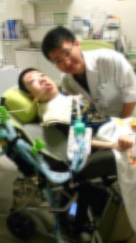 ファイル名: 20170916-01.jpg
ファイルサイズ: 36.5KB
→クリックで元のサイズを表示 最後に創太と一緒に写真を撮らせて頂いた。先生ありがとうございました。